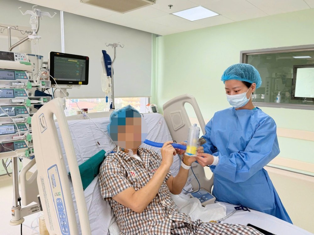 Bệnh nhân được chăm sóc, theo dõi tích cực. Ảnh: BVCC