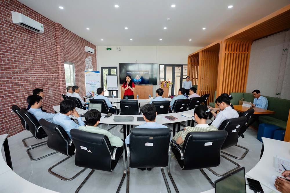 タイニン省科学技術局は、タイニン省イノベーションセンターの運営に役立つ人材育成コースの開講式を開催しました。写真:ハ・ゴー