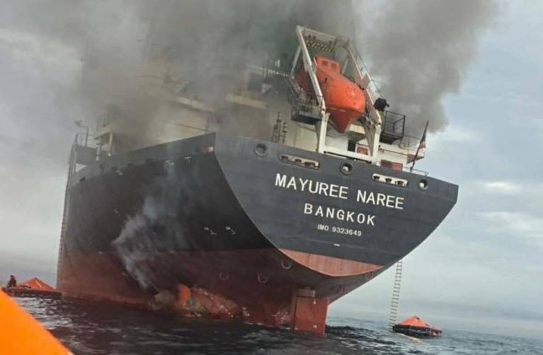 Iran attacked and burned the Mayuree Naree cargo ship of Thailand in the Strait of Hormuz on March 11, 2026. Photo: Xinhua