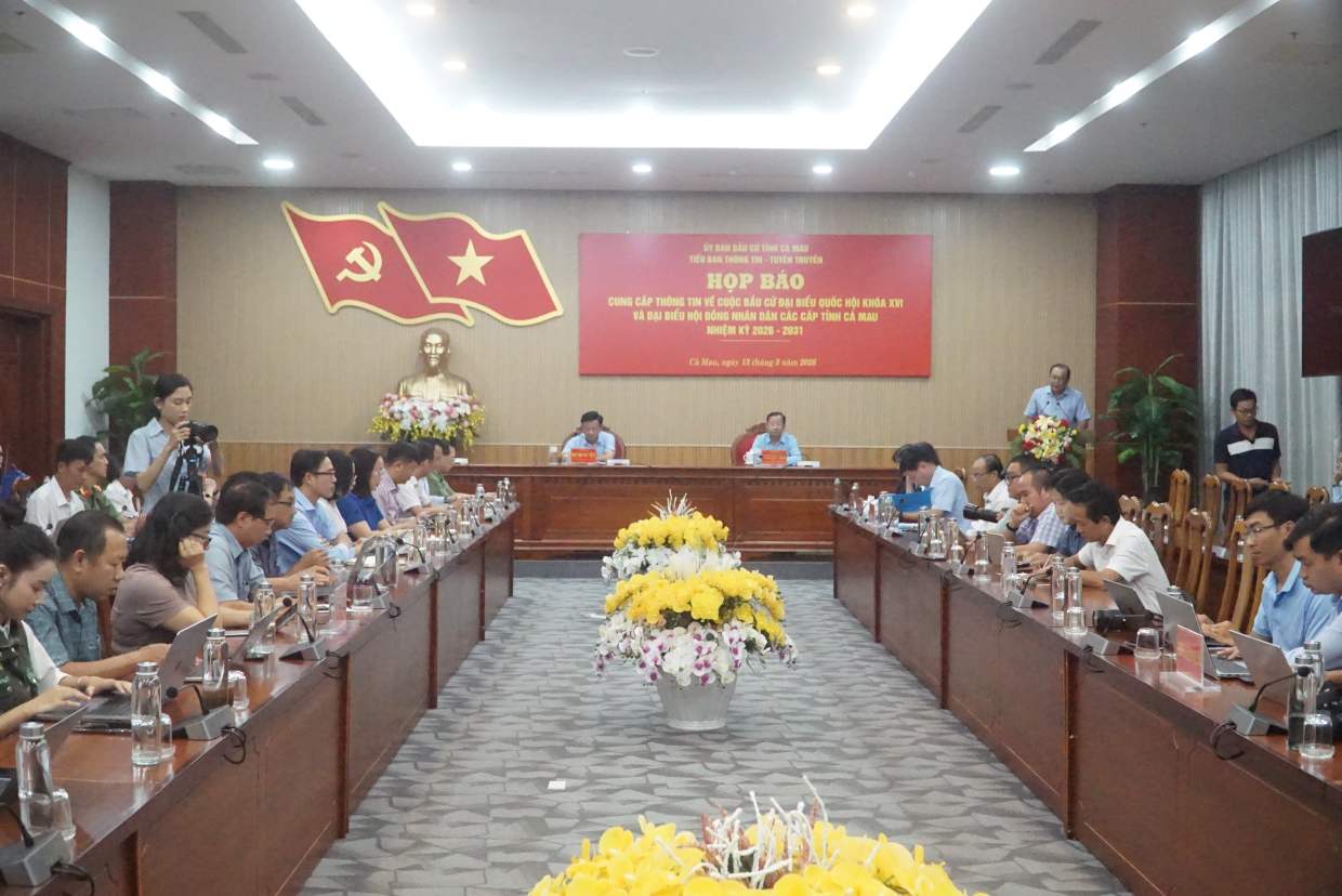 Ca Mau held a press conference to provide information to the press about election work. Photo: Nhat Ho.