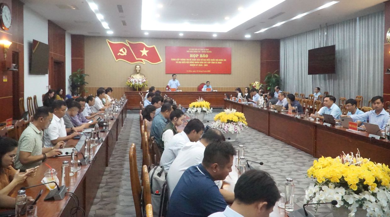 Chiều 13.3 Cà Mau tổ chức họp báo thông tin công tác bầu cử trong tỉnh. Ảnh: Nhật Hồ.