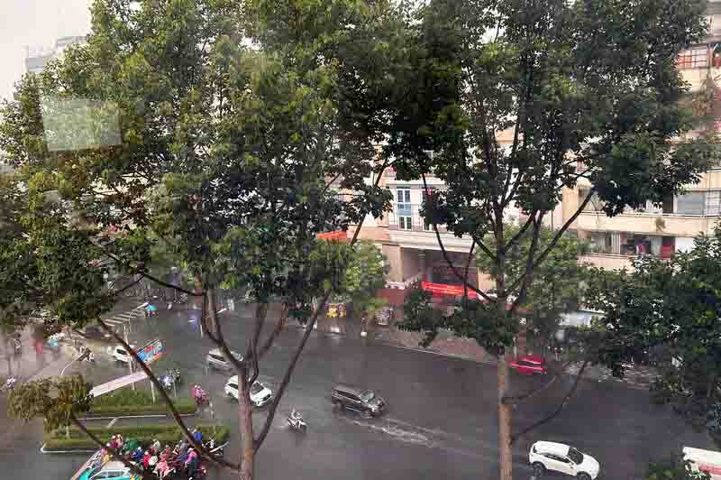 Ho Chi Minh City is experiencing widespread thunderstorms. Photo: Ha May