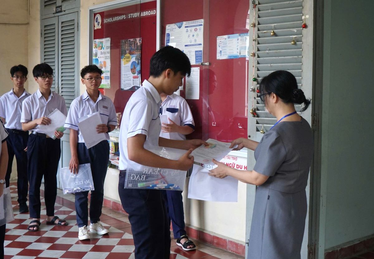 Candidates taking the 10th grade entrance exam in Ho Chi Minh City in 2025. Photo: Chan Phuc