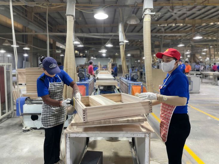 Workers expect delegates to propose many solutions to develop social housing for workers to settle down. Photo: Dinh Trong