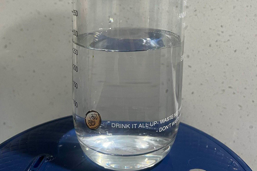 Drinking filtered water properly is one of the solutions to improve liver health. Photo: Kieu Vu