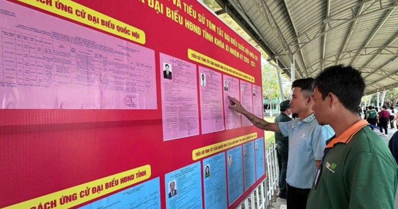 Công nhân sẵn sàng cho Lễ hội Làng nghề