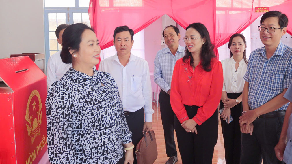 Qua kiểm tra, các điểm bầu cử cơ bản đáp ứng yêu cầu tổ chức. Ảnh: Văn Nhanh