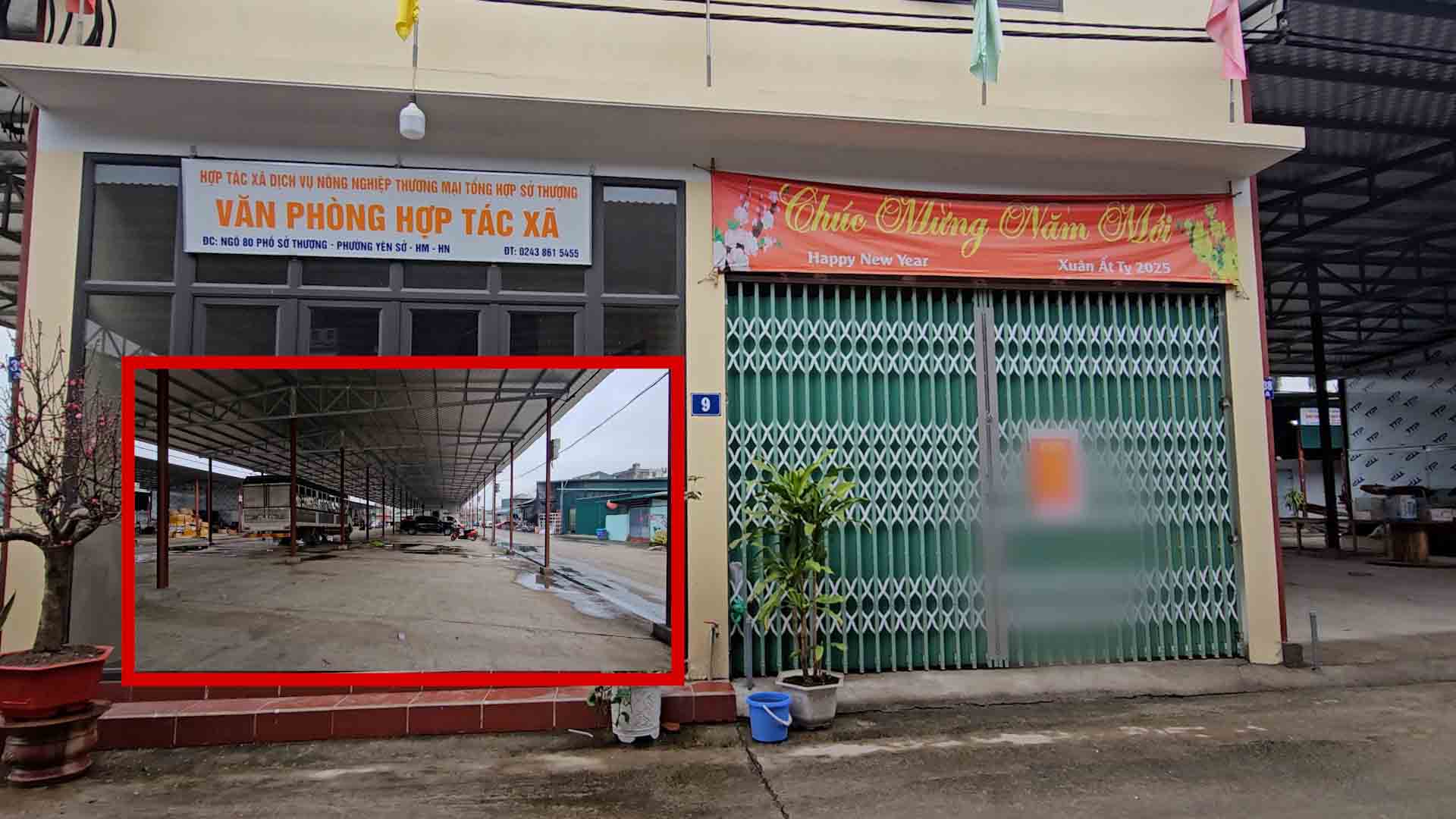 Product display area turned into an illegal fish market. Photo: PV