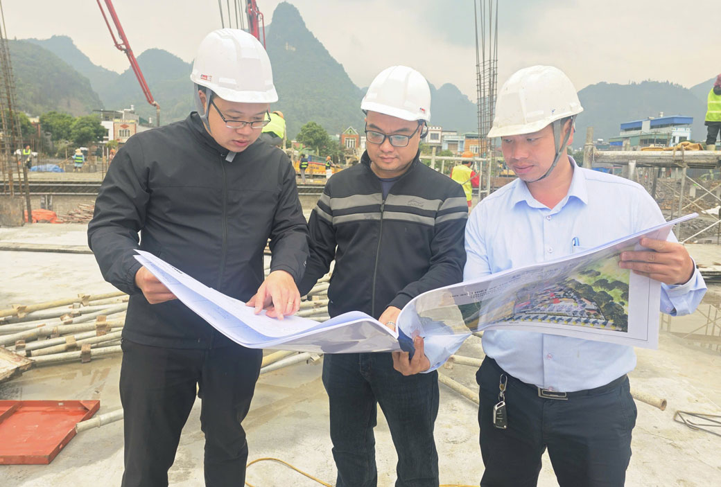 Đơn vị thi công phấn đấu đến cuối tháng 4 hoặc đầu tháng 5 sẽ hoàn thành toàn bộ phần thô các khối nhà, sau đó chuyển sang giai đoạn hoàn thiện