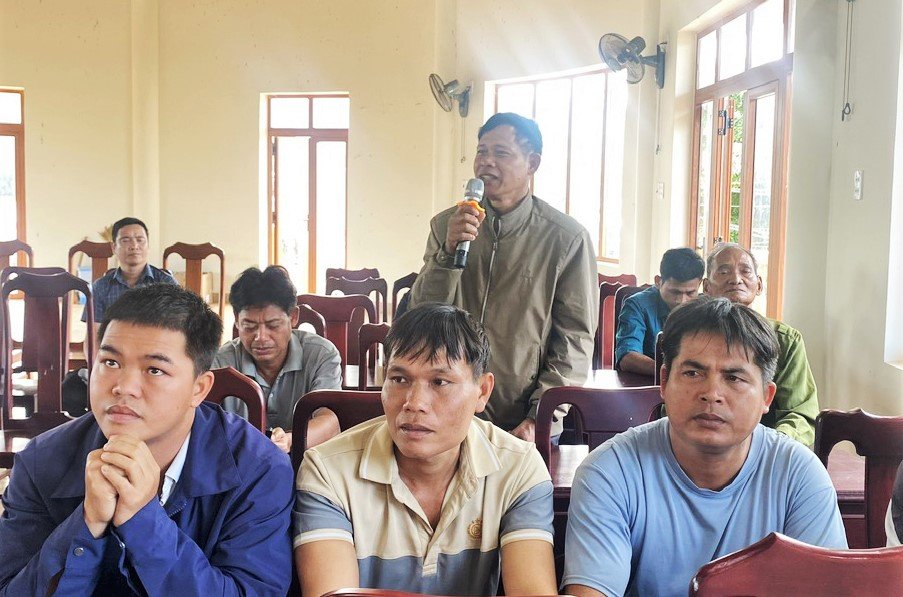 Bà con cử tri thôn 4 (xã Cát Tiên 2) mong muốn các đại biểu khi trúng cử sẽ phát huy trách nhiệm vì nước, vì dân. Ảnh: Phúc Khánh 