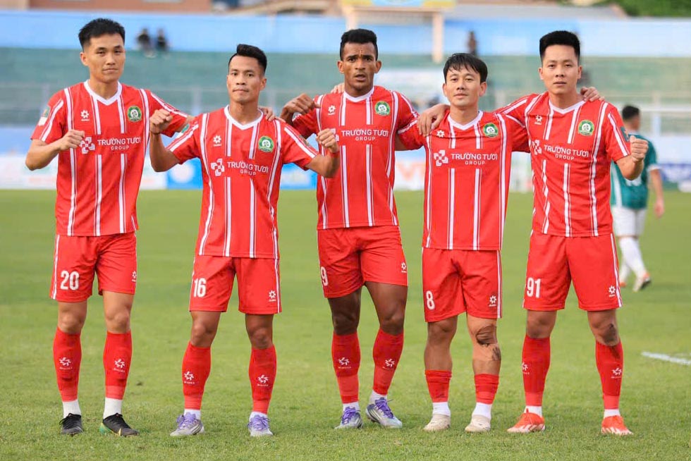 Truong Tuoi Dong Nai maintains the leading position in the First Division table. Photo: Binh Le