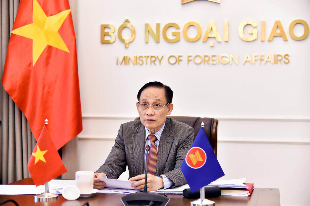 Politburo Member, Minister of Foreign Affairs Le Hoai Trung affirmed that the Vietnamese Embassies in the Middle East are always open and ready to support ASEAN citizens in case of difficulty and urgency. Photo: Ministry of Foreign Affairs