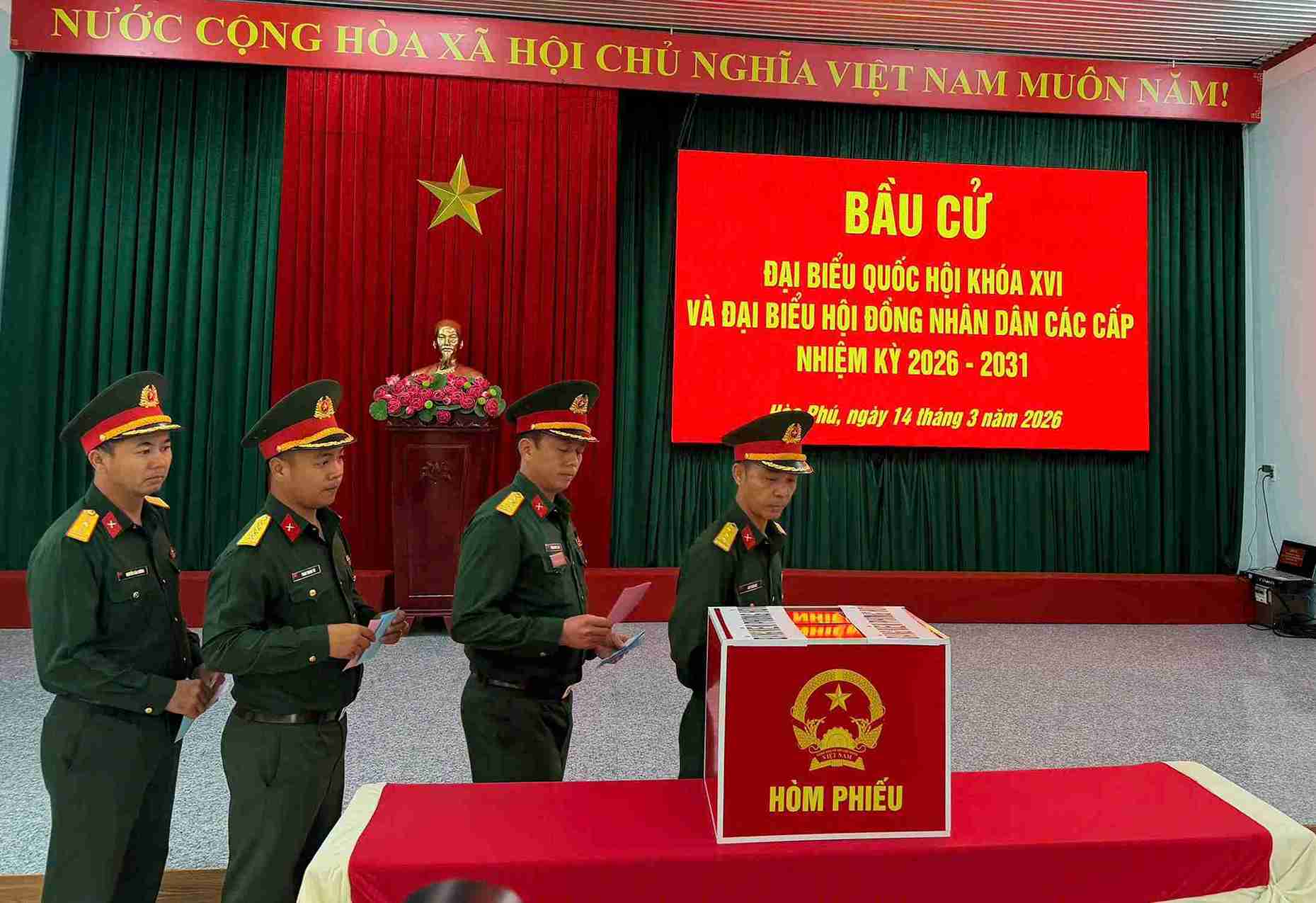 Công tác tổ chức bầu cử tại tiểu đoàn được triển khai theo đúng quy định. Ảnh: Bảo Trung