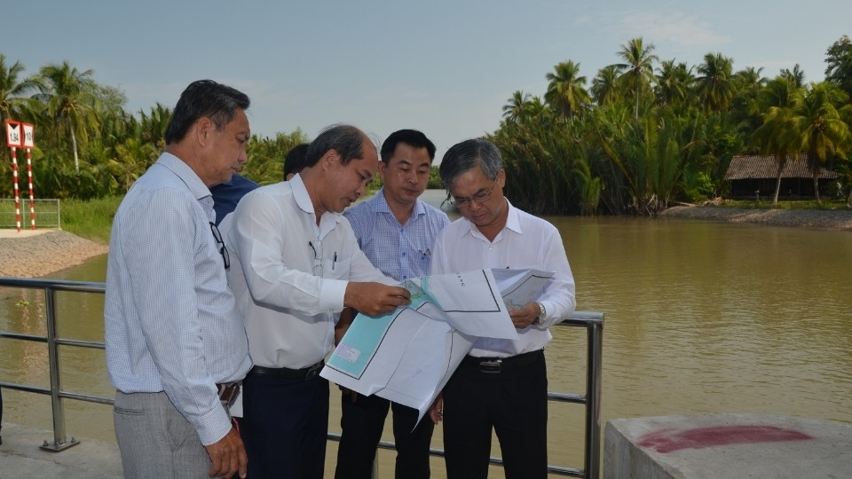 Irrigation works contribute to drought and salinity prevention to serve agricultural production in Vinh Long. Photo: Hoang Loc