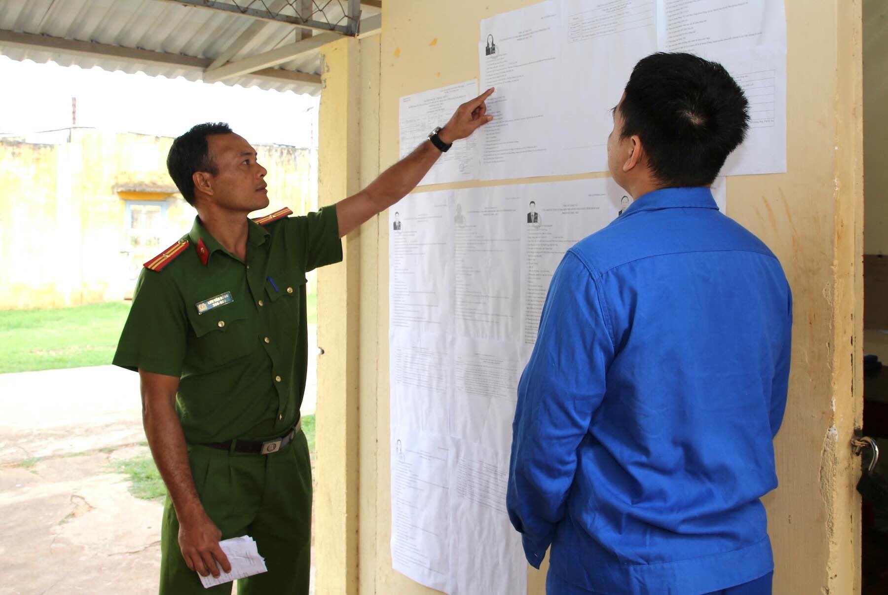 Anh T.V.D là một trong số cử tri tại Trại Tạm giam số 1. Ảnh: Công Sáng