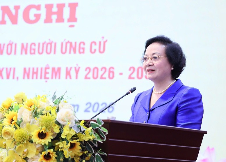 Deputy Prime Minister Pham Thi Thanh Tra said that she has assigned the Ministry of Home Affairs to study mechanisms and policies for non-specialized cadres in villages, hamlets, and residential groups in localities across the country. Photo: VGP