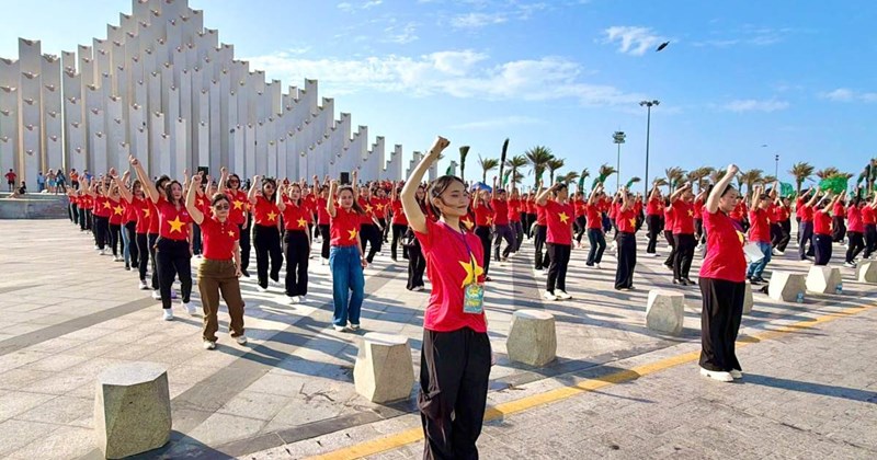 Gần 400 nữ công nhân trình diễn múa dân gian tại Vũng Tàu