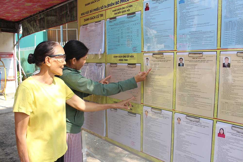 Cử tri Tây Ninh kì vọng các đại biểu trúng cử lắng nghe và giải quyết nguyện vọng của Nhân dân. Ảnh: Trần Trung.