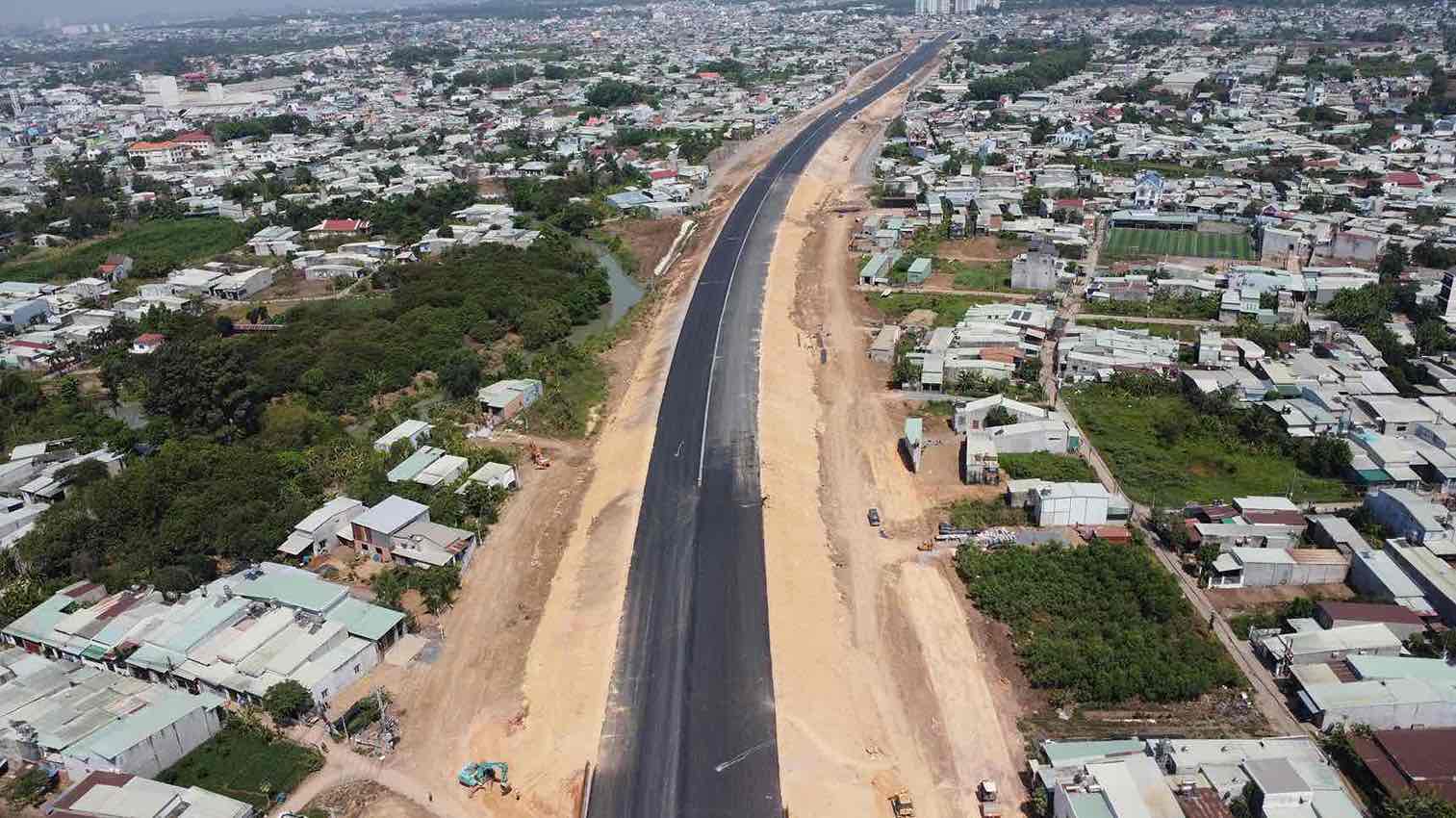 Một đoạn cao tốc Biên Hòa - Vũng Tàu vừa thảm nhựa. Ảnh: HAC