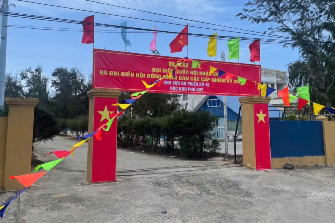 Khu vực bỏ phiếu tại Đặc khu Phú Quý. Ảnh: Duy Tuấn 