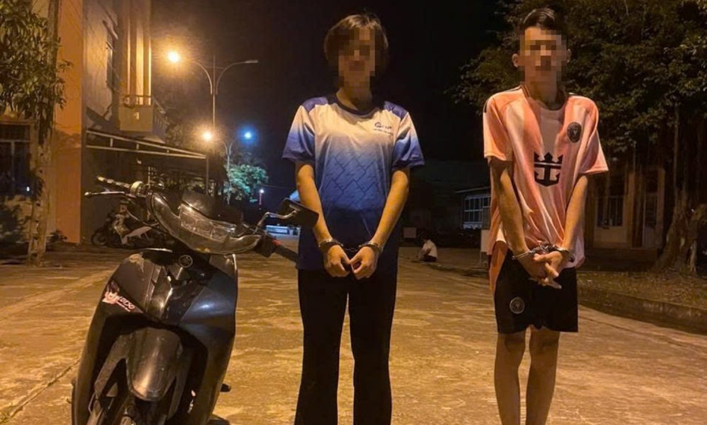 Conducting a quick inspection, the results showed that 2 subjects tested positive for drugs. Photo: CACC