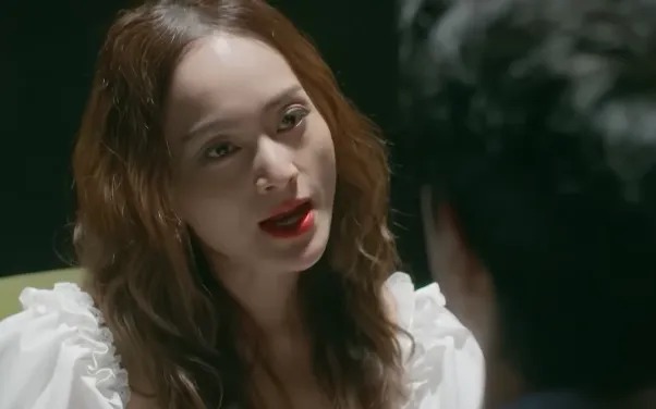 Lan Phương được khen khi vào vai phú bà, có sở thích không lành mạnh với trai trẻ. Ảnh Nhà sản xuất