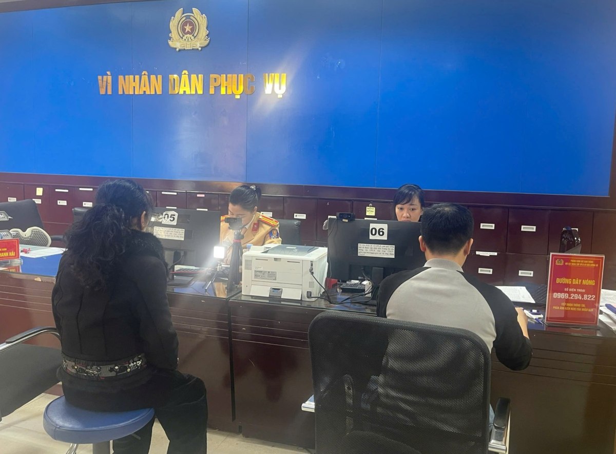 The Traffic Police Department warns about the situation of "brokers" of services in driver's license renewal. Photo: Hai Phong Police