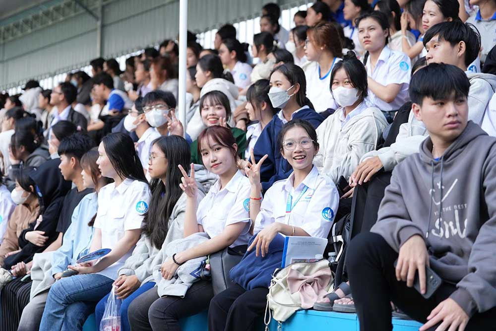 Student football tournaments always receive great attention. Photo: Thanh Vu