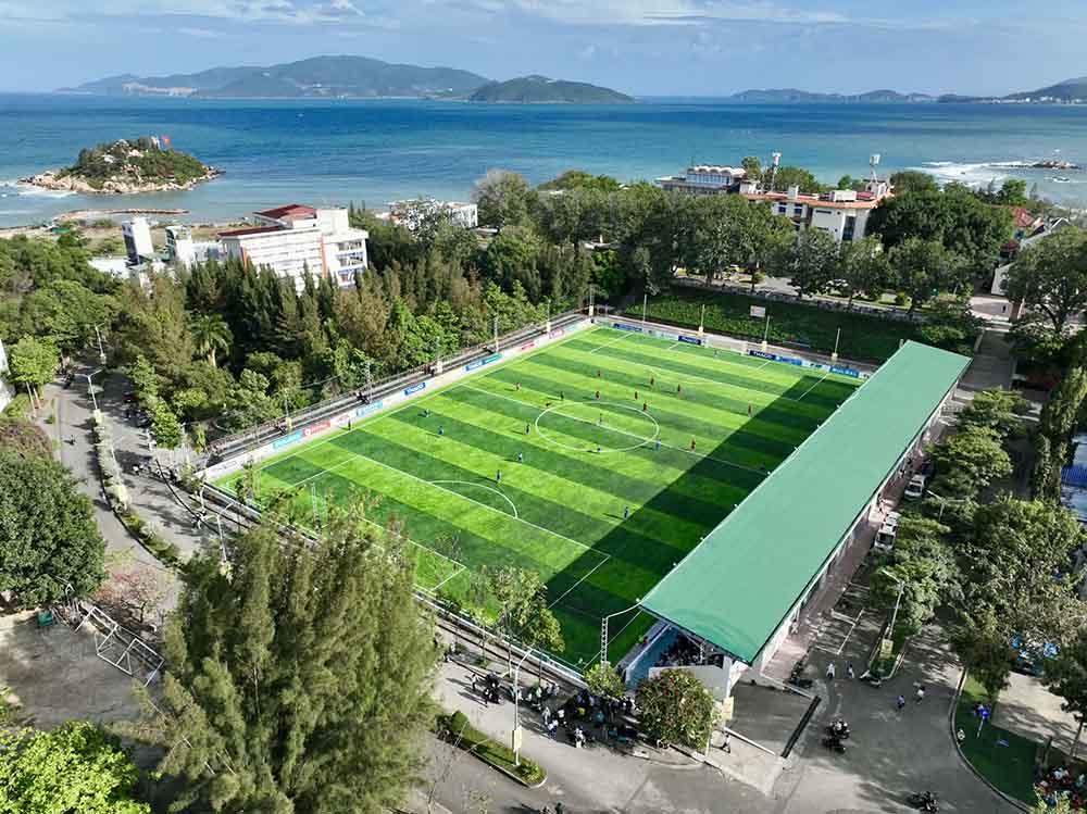 Trường Đại học Nha Trang cũng có cơ sở vật chất phục vụ môn bóng đá khá chất lượng. Ảnh: Độc Lập