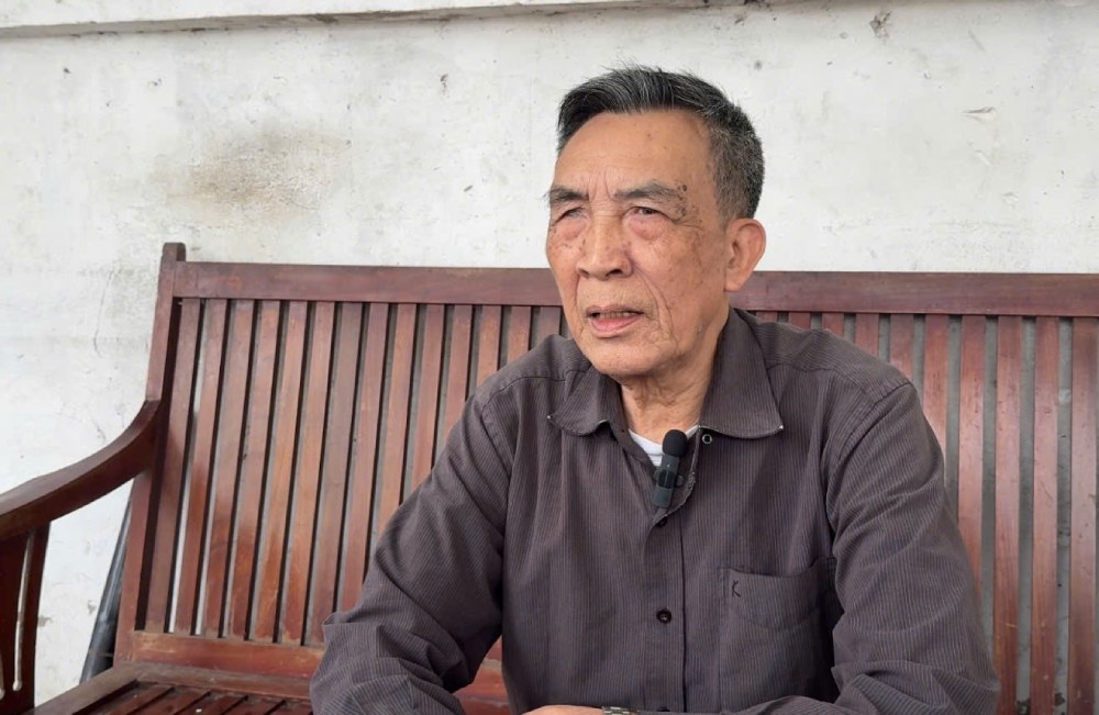 Ông Hoàng Văn Hùng, sinh năm 1948, ở thôn Trường An (xã An Khánh, Hà Nội) phấn khởi trước ngày bầu cử. Ảnh: Quỳnh Chi