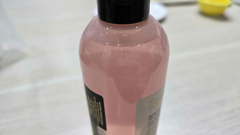 Choosing the right toner will help housewives take care of their skin effectively. Photo: Tuan Dat