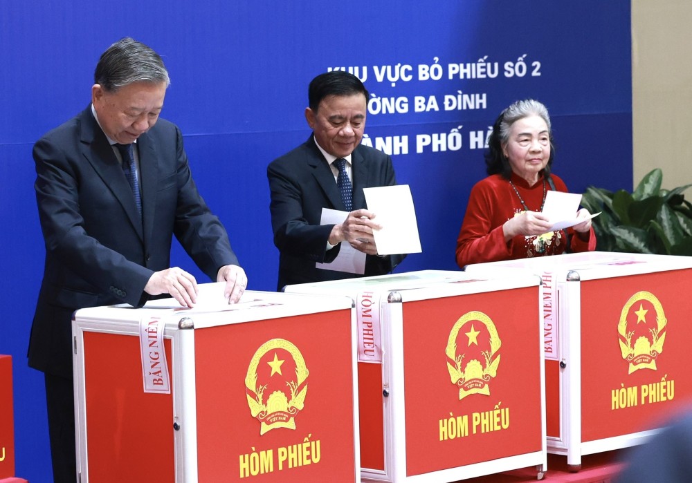General Secretary To Lam and General Secretary To Lam vote to elect National Assembly deputies of the 16th term and People's Councils at all levels for the 2026-2031 term. Photo: Hai Nguyen