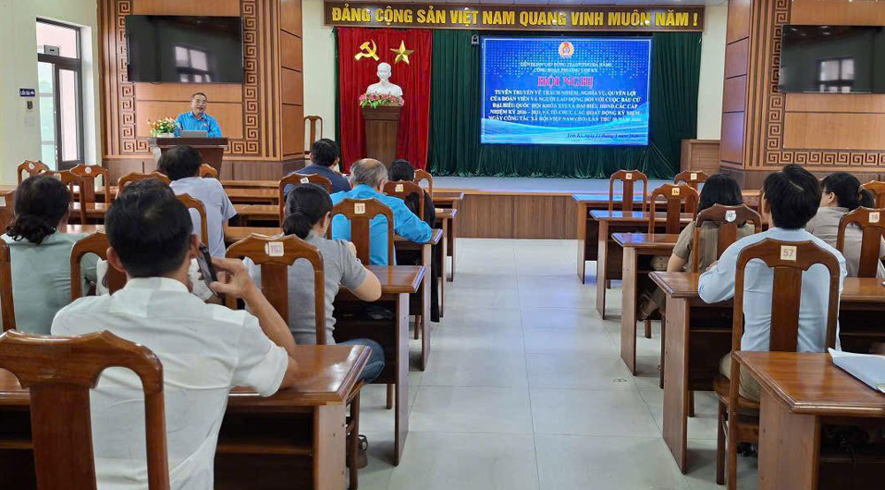 Tam Ky Ward Trade Union, Da Nang propagates about the election of National Assembly deputies of the 16th term and People's Council deputies at all levels for the 2026-2031 term. Photo: Tam Ky Trade Union