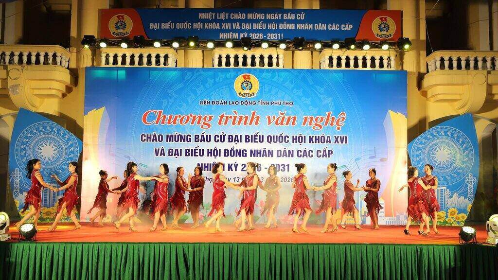 Art program to celebrate the election of National Assembly deputies of the XVI term and the election of People's Council deputies at all levels. Photo: Phu Tho Trade Union