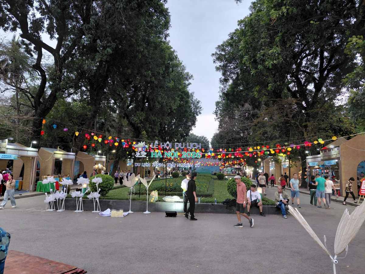 Lễ hội Du lịch Hà Nội 2026 diễn ra từ ngày 13 đến 15.3.2026. Tại đây, người dân và du khách không chỉ tham quan các gian hàng quảng bá du lịch mà còn được trực tiếp tham gia nhiều hoạt động trải nghiệm văn hóa, ẩm thực, công nghệ và giải trí đặc sắc.