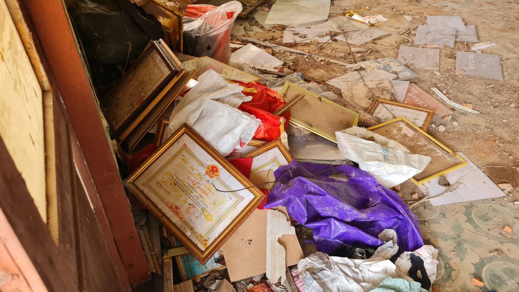 Bên trong cơ sở nhà đất dôi dư đã được sắp xếp nhưng hiện nay vẫn chưa sử dụng. Ảnh: Nhật Hồ.