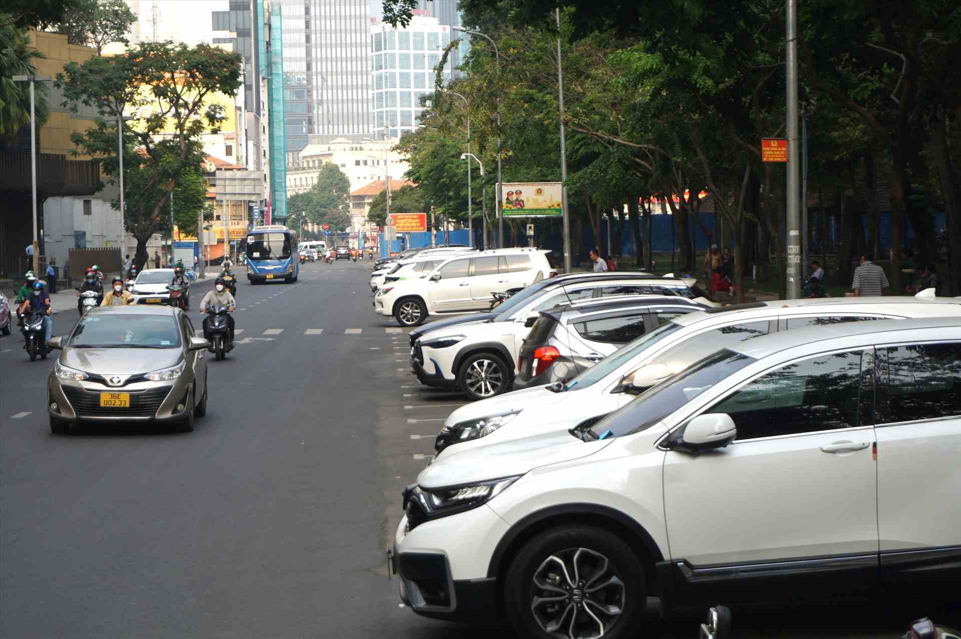 Ho Chi Minh City temporarily uses Le Lai street for paid car parking. Photo: Minh Quan