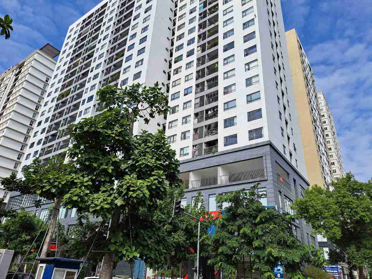 Apartment prices maintain their upward momentum, new supply is still limited. Photo: Luc Giang