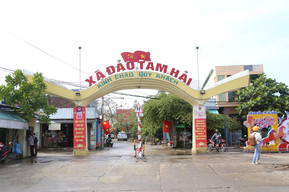 The atmosphere of the election day in Tam Hai island commune, Da Nang city becomes more bustling as preparations are being urgently completed by the locality. Photo: Thanh Huyen