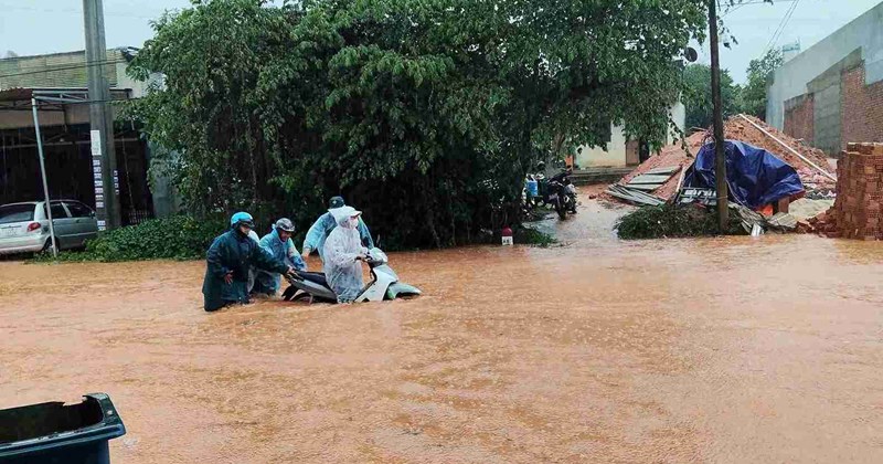 Mưa lớn bất thường, Quốc lộ 55 Lâm Đồng ngập nặng