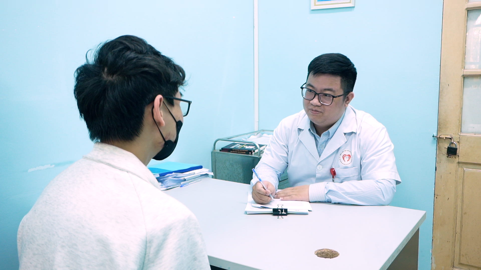 Theo ThS. BS Nguyễn Khắc Dũng, thay đổi về giấc ngủ có thể là dấu hiệu sớm cho thấy trẻ đang gặp vấn đề tâm lý. Ảnh: Huyền Anh