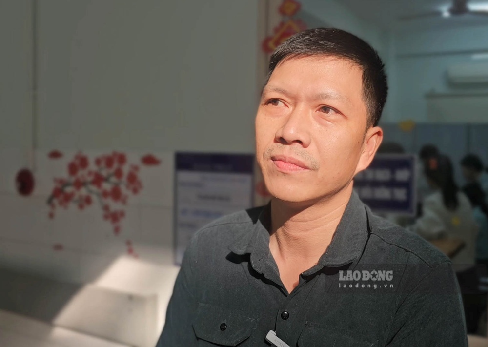 Cử tri Trần Ngọc Thắng (TP Đà Nẵng), đưa con đến Bệnh viện Trung ương Huế điều trị hơn 30 ngày đúng dịp bầu cử. Anh chia sẻ niềm vui khi được tạo điều kiện tham gia bỏ phiếu ngay tại bệnh viện. “Chúc các đại biểu trúng cử sẽ luôn mạnh khỏe, nỗ lực làm việc vì nhân dân, đáp ứng kỳ vọng của cử tri và “làm việc hết sức mình để đưa đất nước bước vào kỷ nguyên mới, kỷ nguyên vươn mình” - anh Thắng bày tỏ.