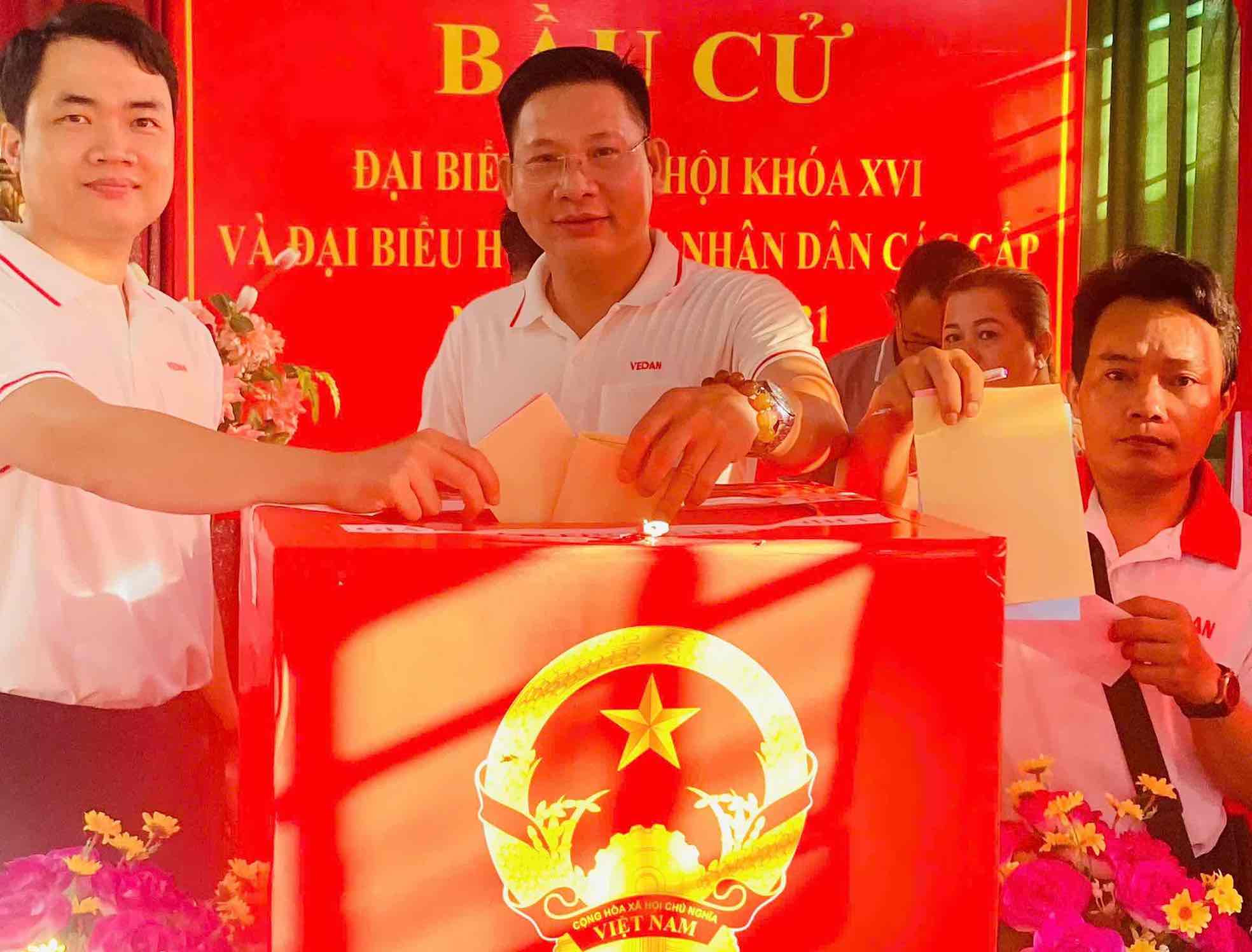 Workers of Vedan Vietnam Co., Ltd. participate in voting in Phuoc Thai commune, Dong Nai province on the morning of March 15. Photo: HAC
