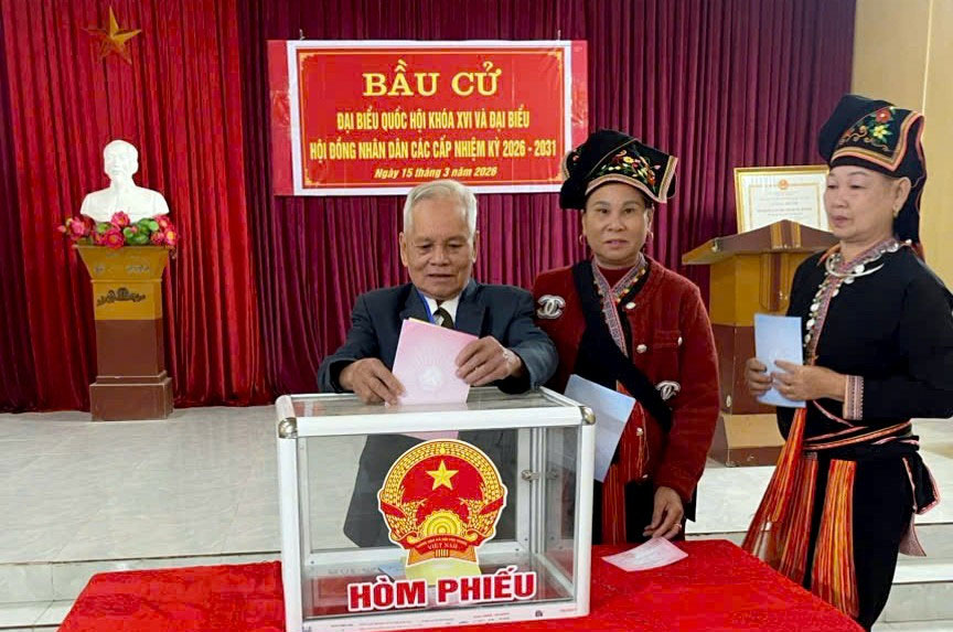 Thôn Thác Tiên, xã Mỏ Vàng là địa bàn có 100% đồng bào dân tộc Dao sinh sống