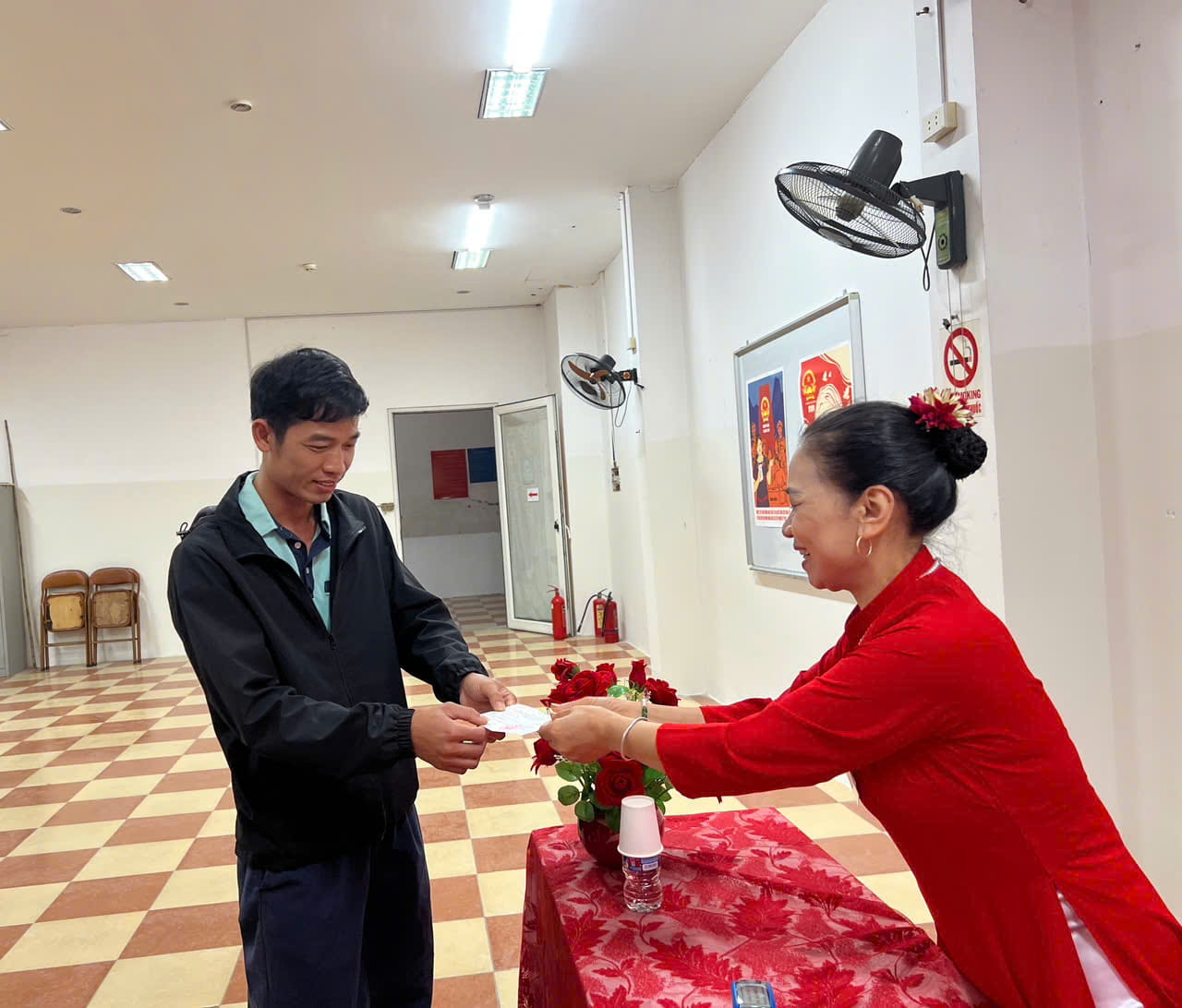 Anh Hội hoàn thành xong quyền và nghĩa vụ của một công dân. Ảnh: Minh Hương.