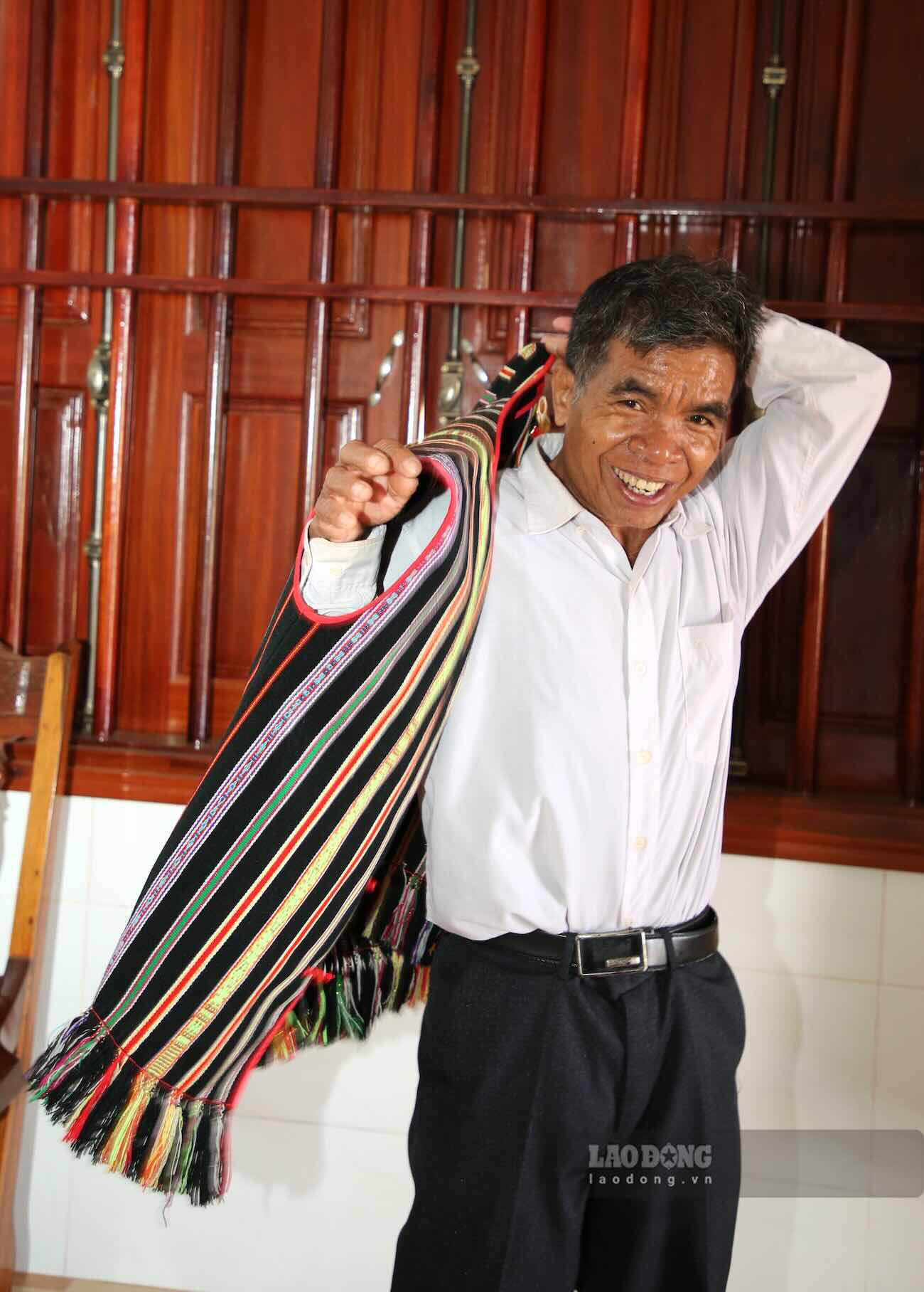 Trong hơn 10 năm làm già làng, ông Điểu Sranh luôn tích cực vận động bà con trong bon chấp hành chủ trương của Đảng, pháp luật của Nhà nước. Ảnh: Sáng Tuấn