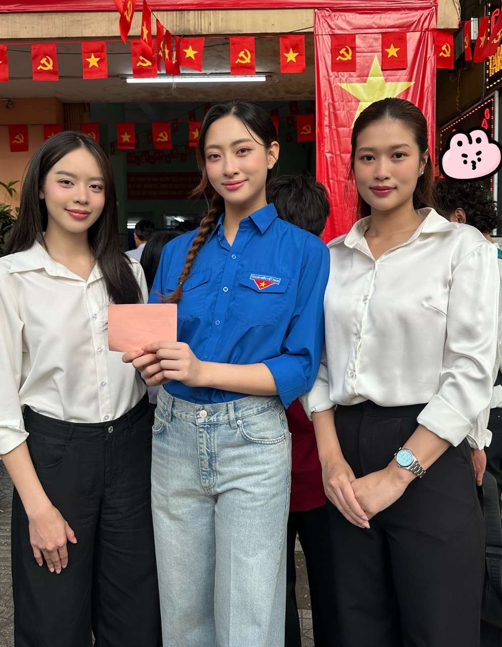 Từ trái qua: Hoa hậu Thanh Thủy, Lương Thùy Linh, Thiên Ân.