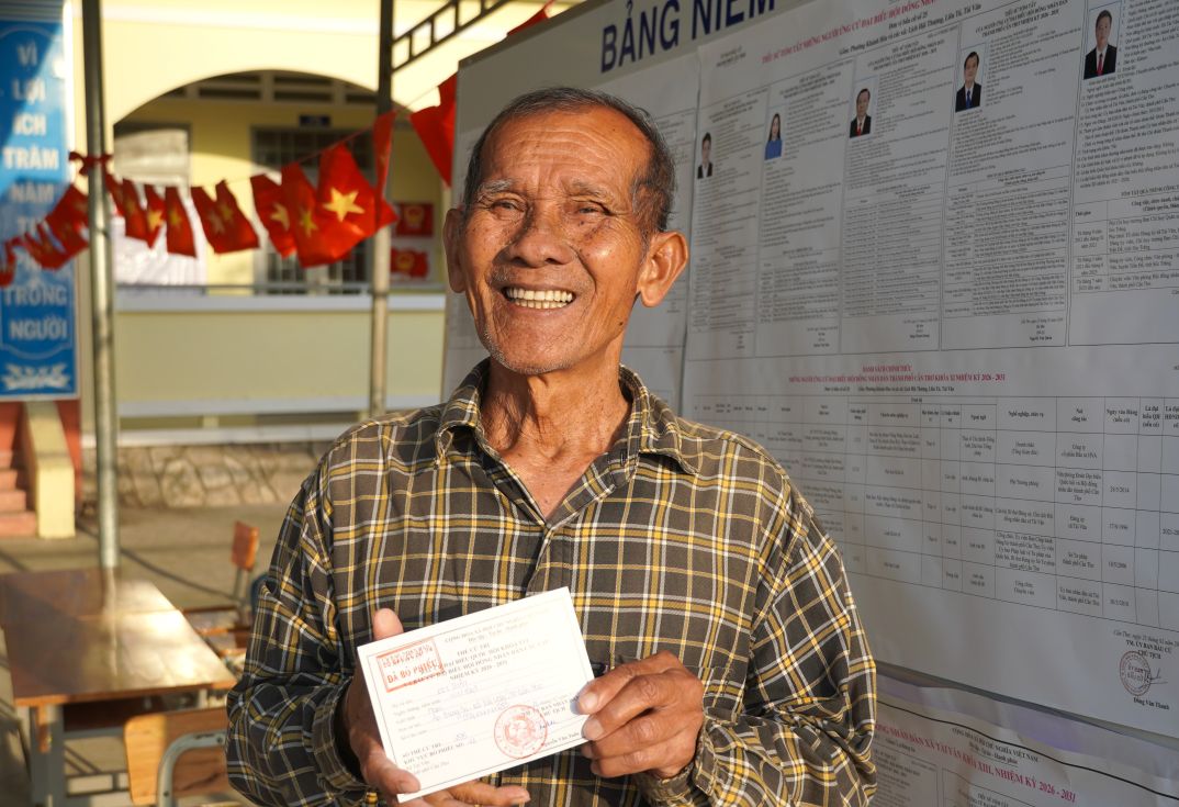 Khmer people in Can Tho excitedly go to the polls