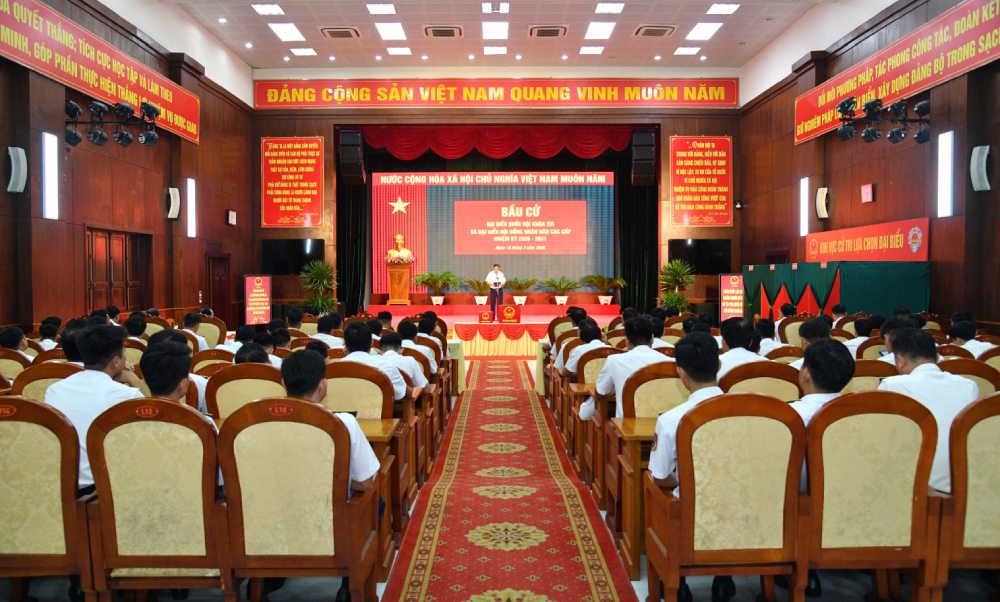 Cùng với cử tri cả nước, 100% cán bộ, chiến sĩ Bộ Tư lệnh Vùng Cảnh sát biển 4 đã nô nức tham gia bầu cử. Ảnh: Đức Thái