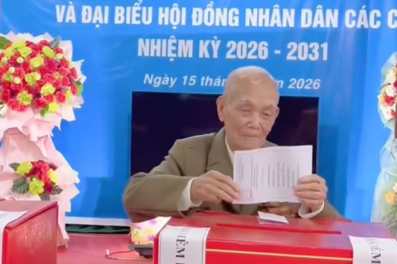 Dien Bien soldier Nguyen Viet Diem (96 years old) participates in voting in Dien Bien Phu ward. Video: Dien Bien Department of Culture, Sports and Tourism